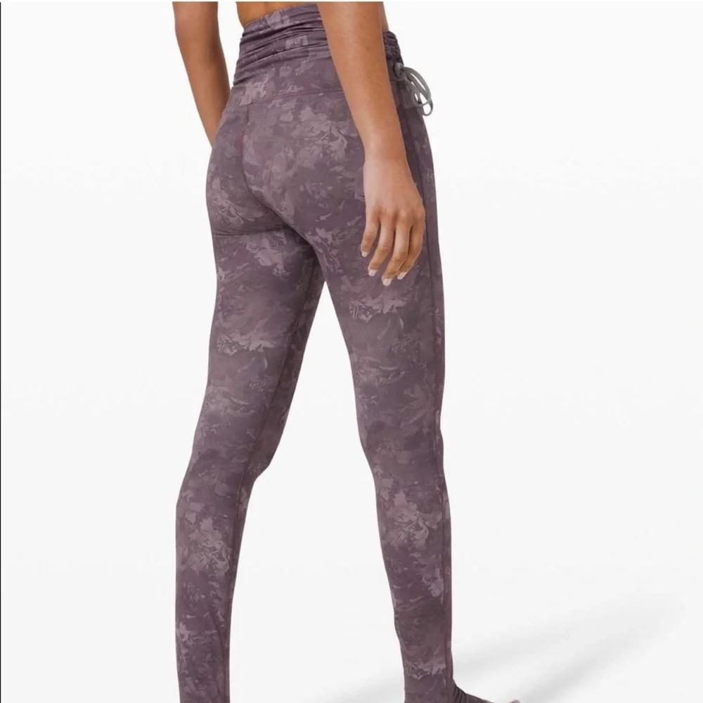 Lululemon Hug Your Core Super High Rise Tight 28” Reversible Leggings Size 6 - Picture 5 of 10